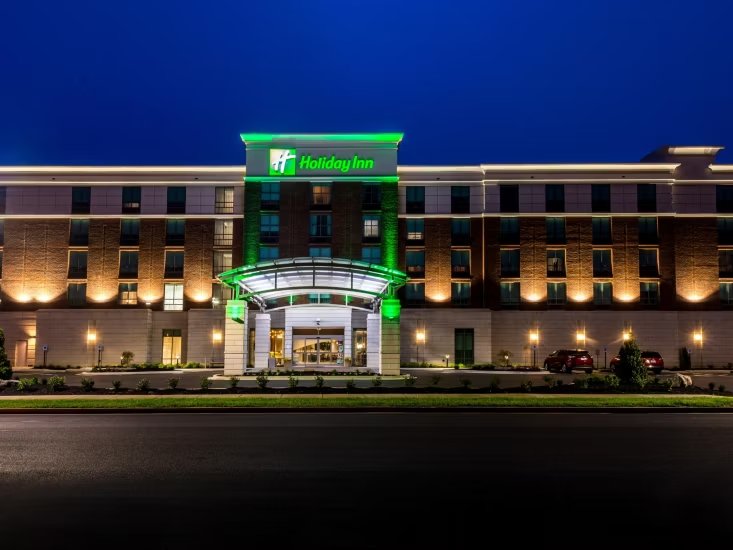 Holiday Inn, Lexington/Hamburg at night